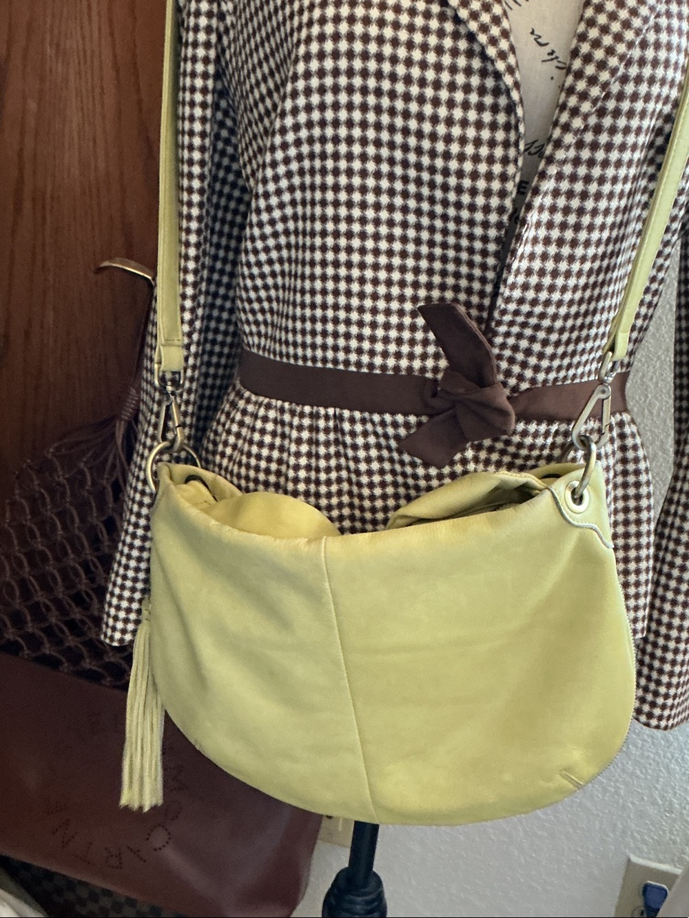 HOBO Lime Green Leather  Shoulder/ crossbody Bag with Tassel - Picture 9 of 11